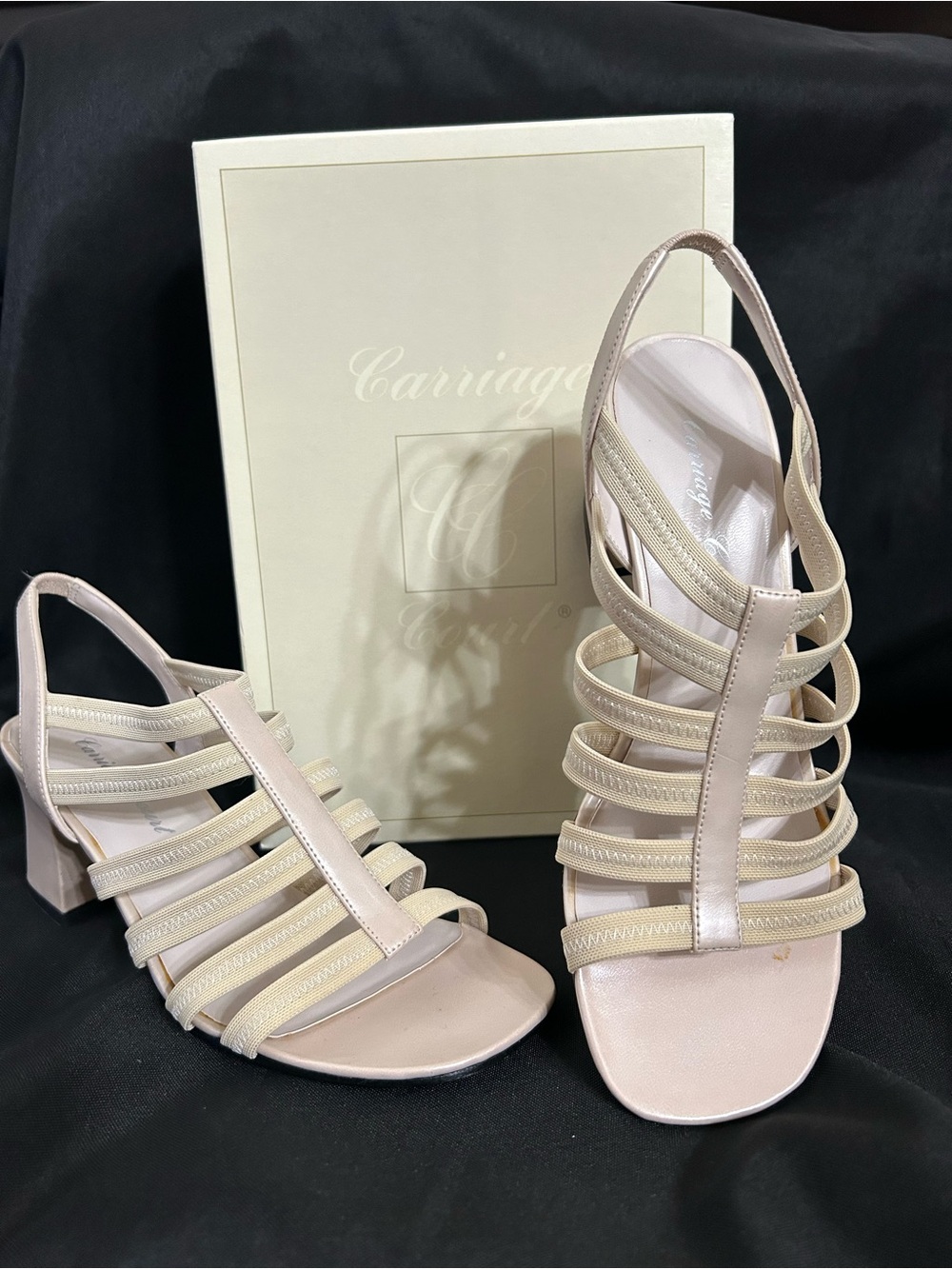 Carriage Court Vintage Jarolyn Women's Beige Strappy Block Heel Sandals SZ 7 NWT